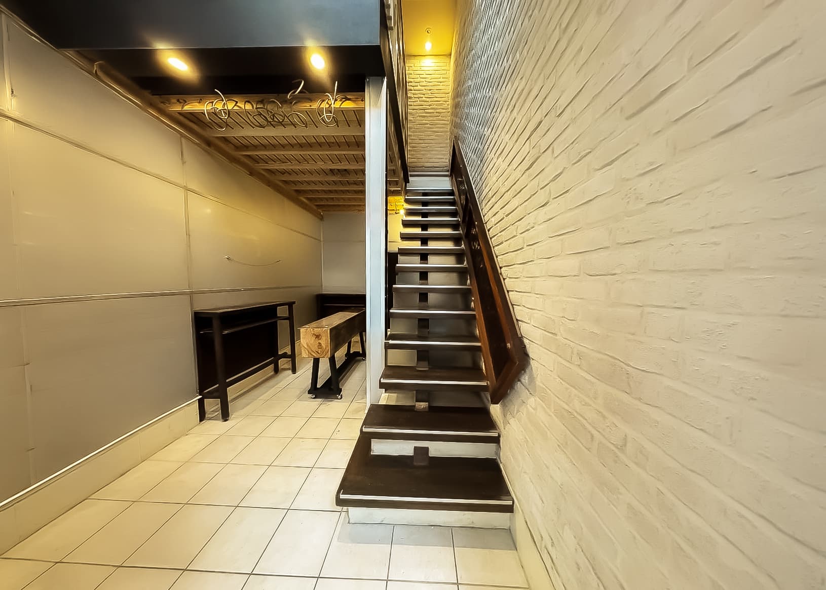 Atelier'cuzn de ban su interior and staircase